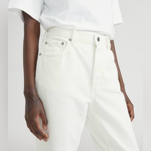 Everlane The 90’s Curvy Cheeky® Jean in Bone Straight Leg, High-rise Curvy fit - Picture 3 of 11